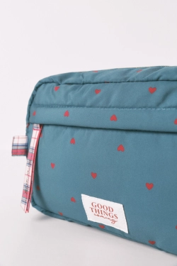Середня зелена нейлонова косметичка з принтом у вигляді сердець