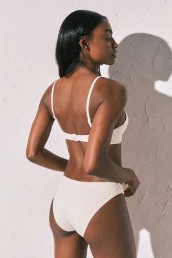 Белые трусики-бикини