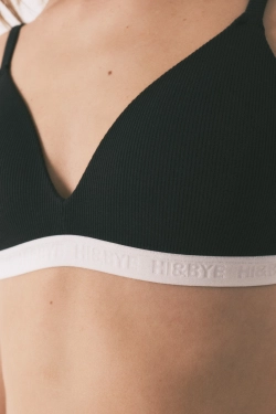 Треугольный бюстгальтер с наполнителем, чёрный