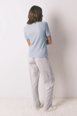 Синя піжама в клітинку