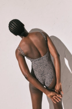 Моделюючий купальник з анімалістичним принтом