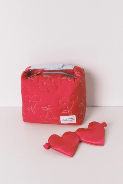 Красная косметичка с Микки Маусом