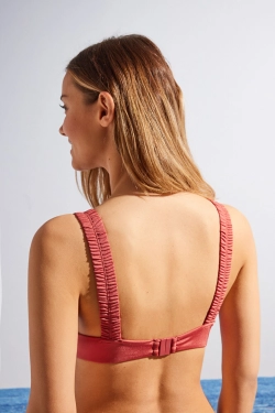 Бордовий бікіні-топ з вирізом халтер і призбореними бретелями