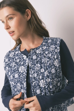 Стёганый жилет с принтом в бохо‑стиле