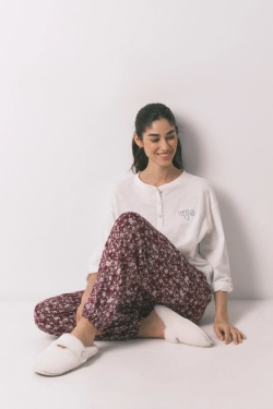 Довгі бордові штани з квітковим принтом