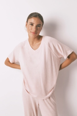 Розовая пижама из фактурного трикотажа в рубчик