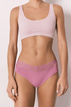 Широкие классические хлопковые трусики с кружевом