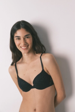 BEAUTIFUL Класичний бюстгальтер з наповнювачем і чорним мереживом