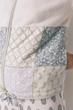 Короткий халат из овчины в стиле пэчворк