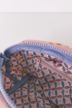 Стьобана рожева косметичка з паєтками