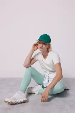 М'яка футболка білого кольору