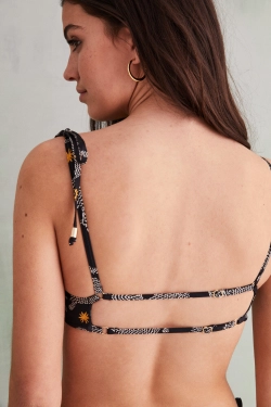 Классический бикини-топ черного цвета с тигровым принтом