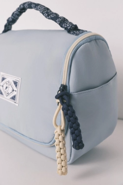 Большая синяя косметичка с цветочным принтом и кантом