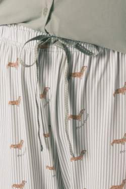 Довга піжама зі м’якої трикотажної тканини, зелена, з принтом маленьких собачок.