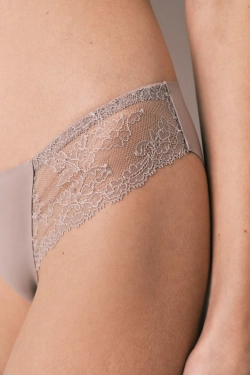 Трусики класичні з мікрофібри та мережива, бежеві