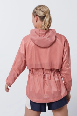Водоотталкивающая куртка из технологической ткани