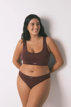 Безшовний топ бордового кольору