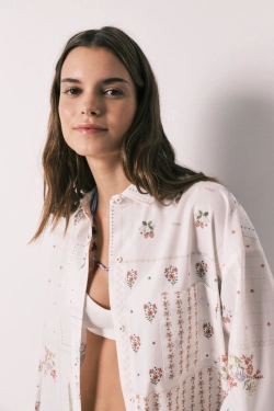 Рубашка с длинными рукавами и цветочным принтом