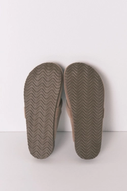 Домашние тапочки-сабо коричневого цвета