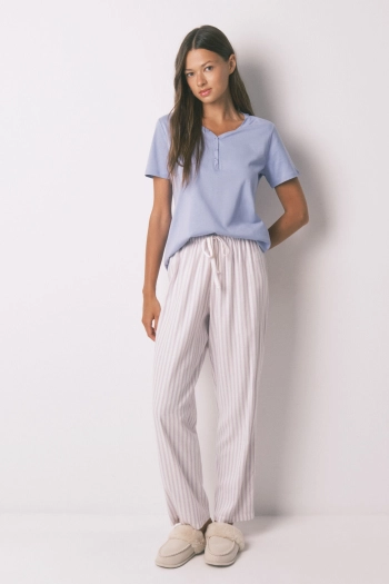 Блакитна бавовняна футболка з V-вирізом