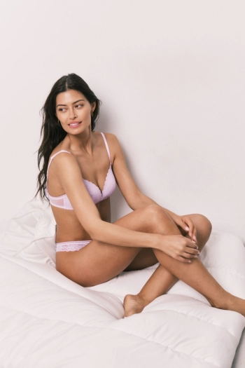 Charming Бузковий трикутний бюстгальтер із мережива