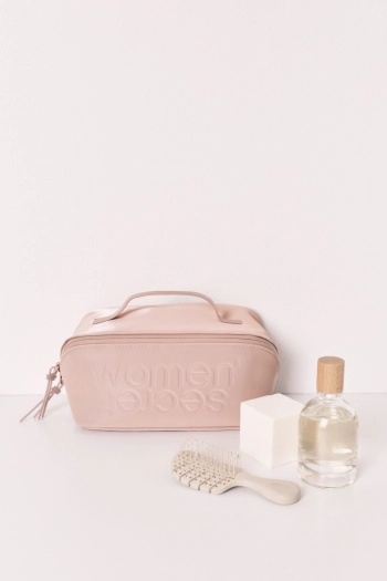 Коричнева середня косметичка з гумовим покриттям