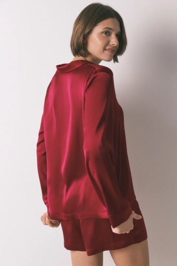Короткая красная атласная пижама