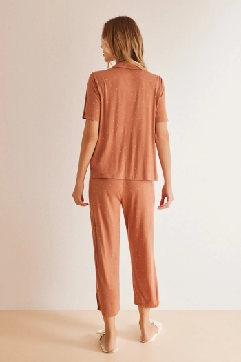 Классическая пижама Ecovero™ коричневого цвета в горошек