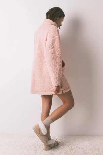 Рожева нічна сорочка міді зі штучної овчини