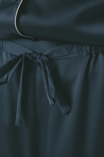 Длинная синяя атласная пижама