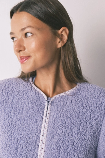 Короткий лавандовый халат с эффектом овчины
