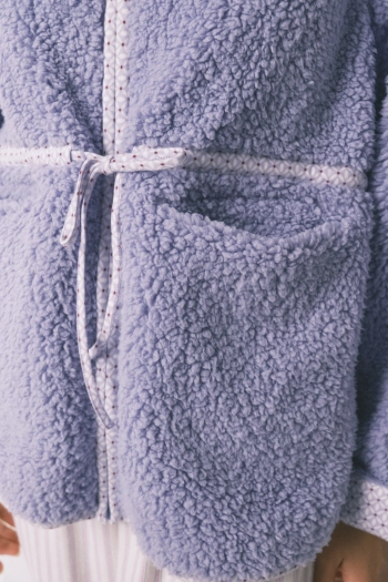 Короткий лавандовый халат с эффектом овчины
