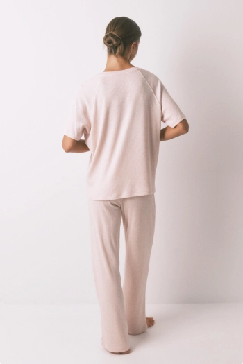 Розовая пижама из фактурного трикотажа в рубчик