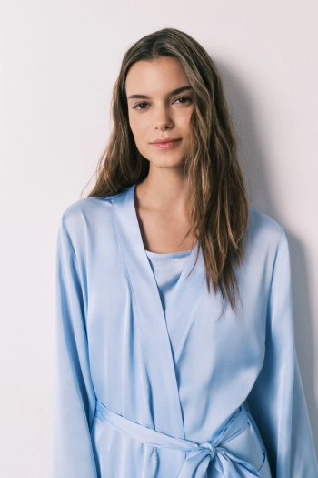 Атласный халат миди голубой