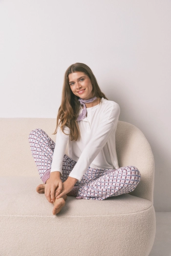 Просторная футболка с длинным рукавом