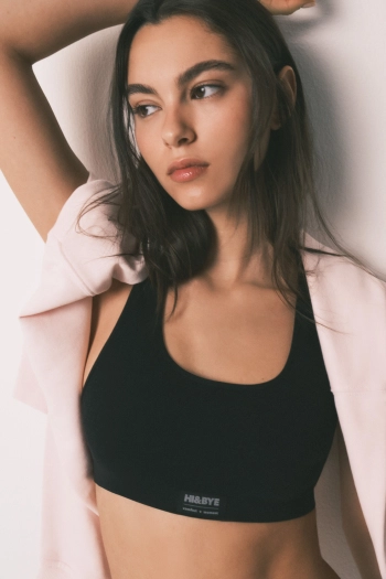 Черный спортивный бесшовный бюстгальтер