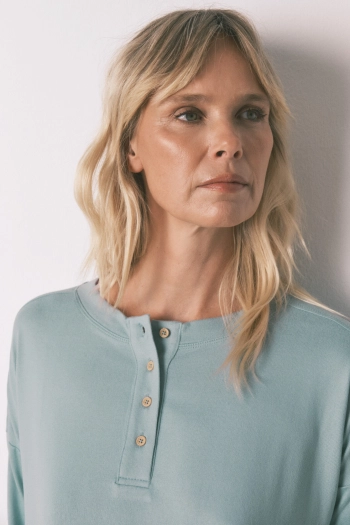 Зелена футболка з довгими рукавами