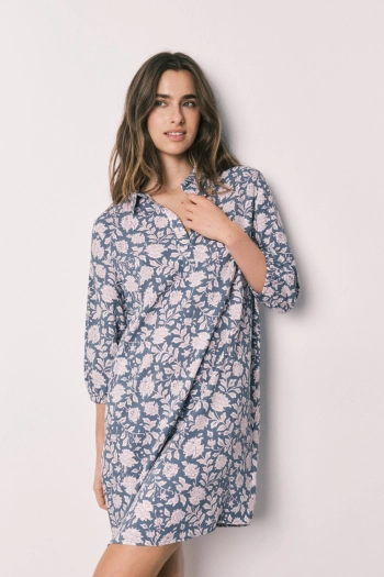 Нічна сорочка віскозна з квітковим принтом рожева