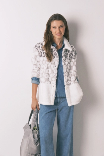 Короткий халат із штучної овчини з триколірним анімалістичним принтом