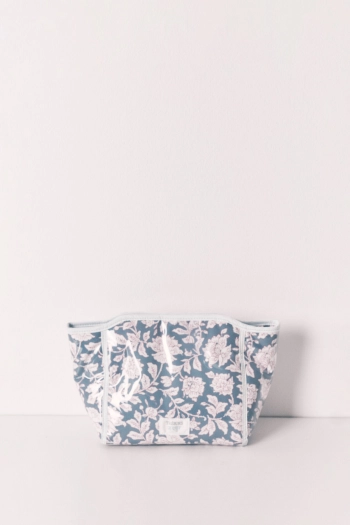 Косметичка середня синя з квітковим принтом