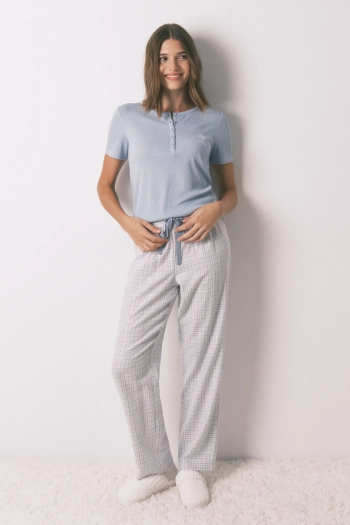 Синя піжама в клітинку