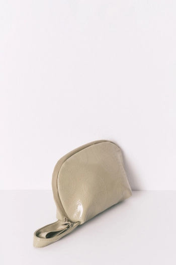 Маленькая лаковая косметичка