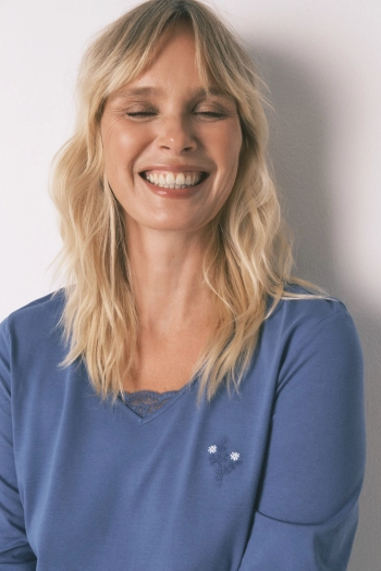 Довга піжама з бавовни синя з квітковим принтом