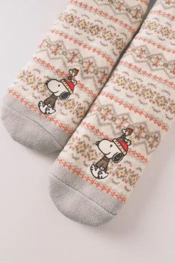 Шкарпетки довгі пухнасті з візерунком Snoopy
