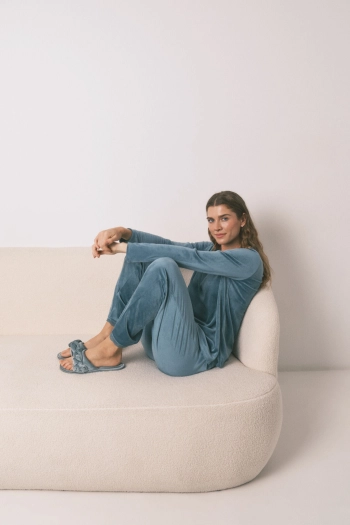 Длинная зеленая бархатная пижама