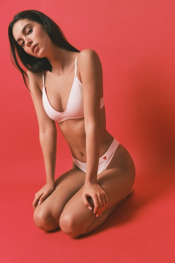 Треугольный бесшовный топ-бюстгальтер из рифлёной ткани