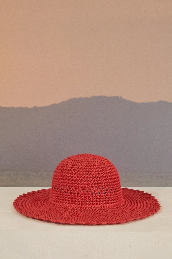 Шляпа из рафии терракотового цвета