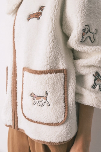 Короткий халат із флісу з аплікаціями у вигляді собачок