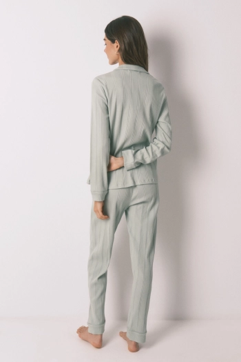 Довга піжама зі зеленої рельєфної бавовни.