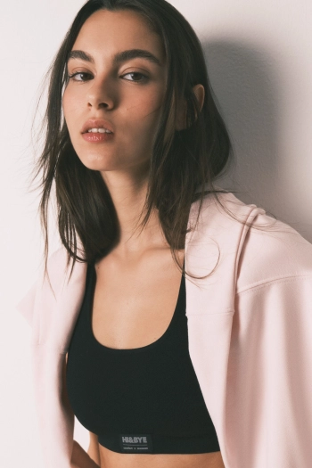 Черный спортивный бесшовный бюстгальтер